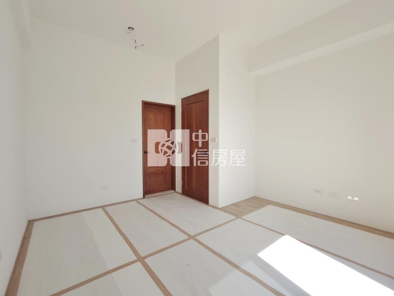 大里高中旁全新雙車電墅房屋室內格局與周邊環境