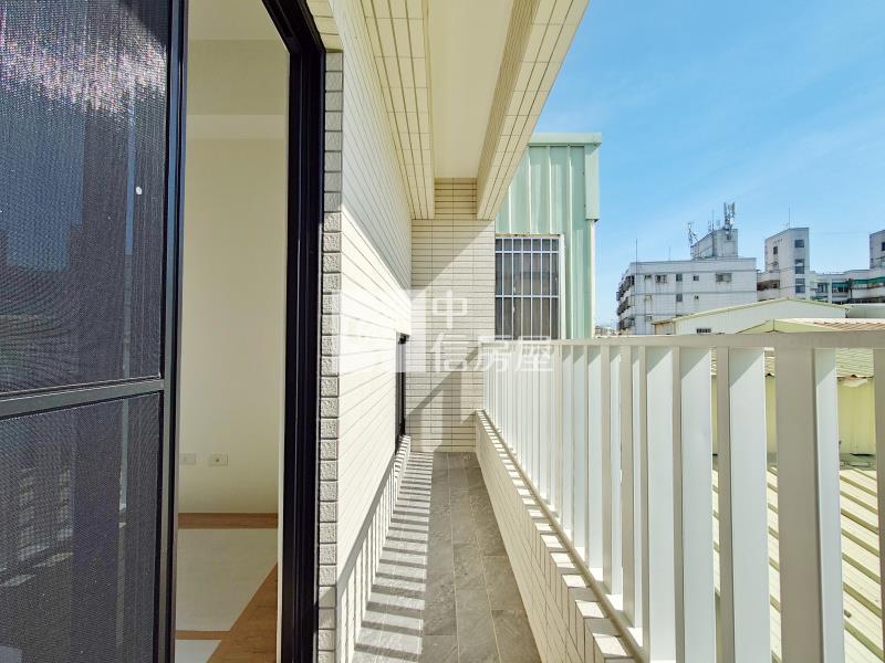 大里高中旁全新雙車電墅房屋室內格局與周邊環境