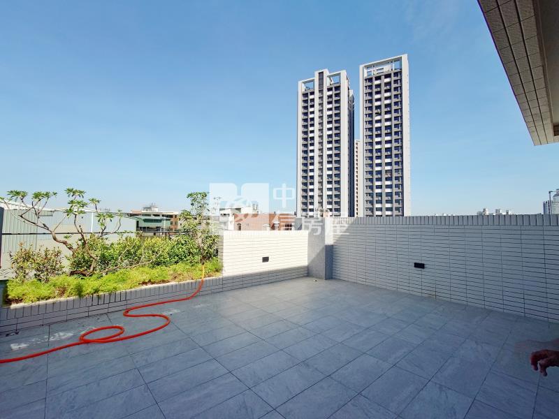 大里高中旁全新雙車電墅房屋室內格局與周邊環境