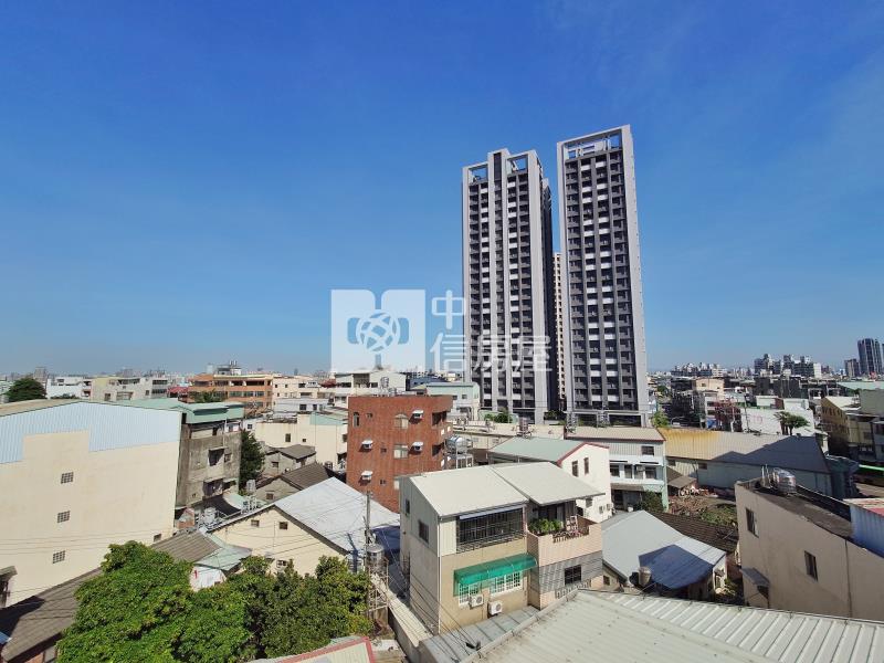 大里高中旁全新雙車電墅房屋室內格局與周邊環境