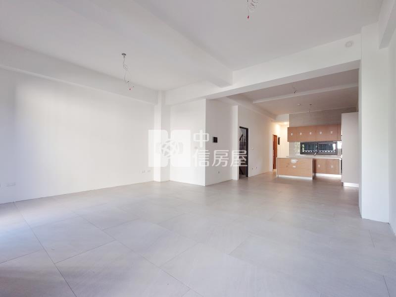 大里高中旁全新雙車電墅房屋室內格局與周邊環境