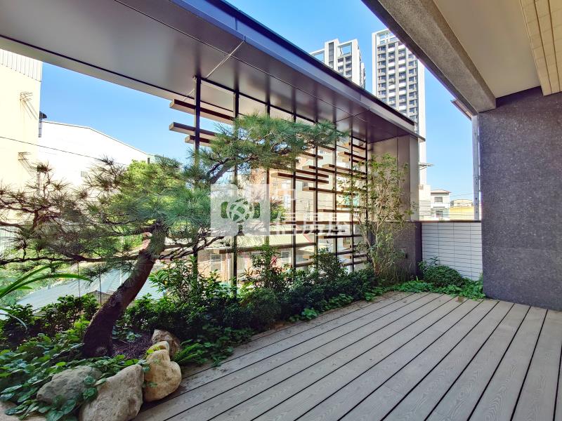 大里高中旁全新雙車電墅房屋室內格局與周邊環境