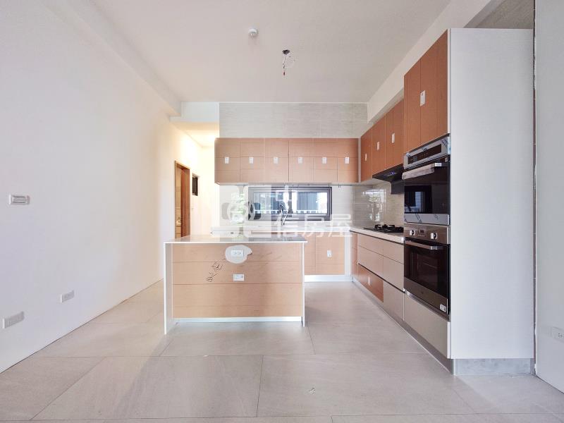 大里高中旁全新雙車電墅房屋室內格局與周邊環境