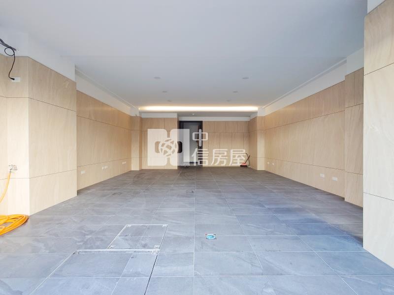 大里高中旁全新雙車電墅房屋室內格局與周邊環境