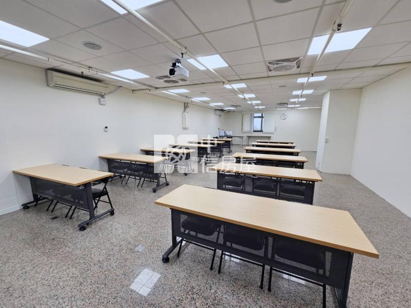 A22老街溪捷運站-世貿銀座景觀商辦2房屋室內格局與周邊環境