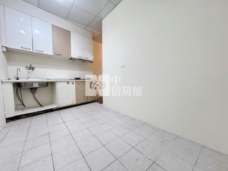 大里低總價1 F三房房屋室內格局與周邊環境