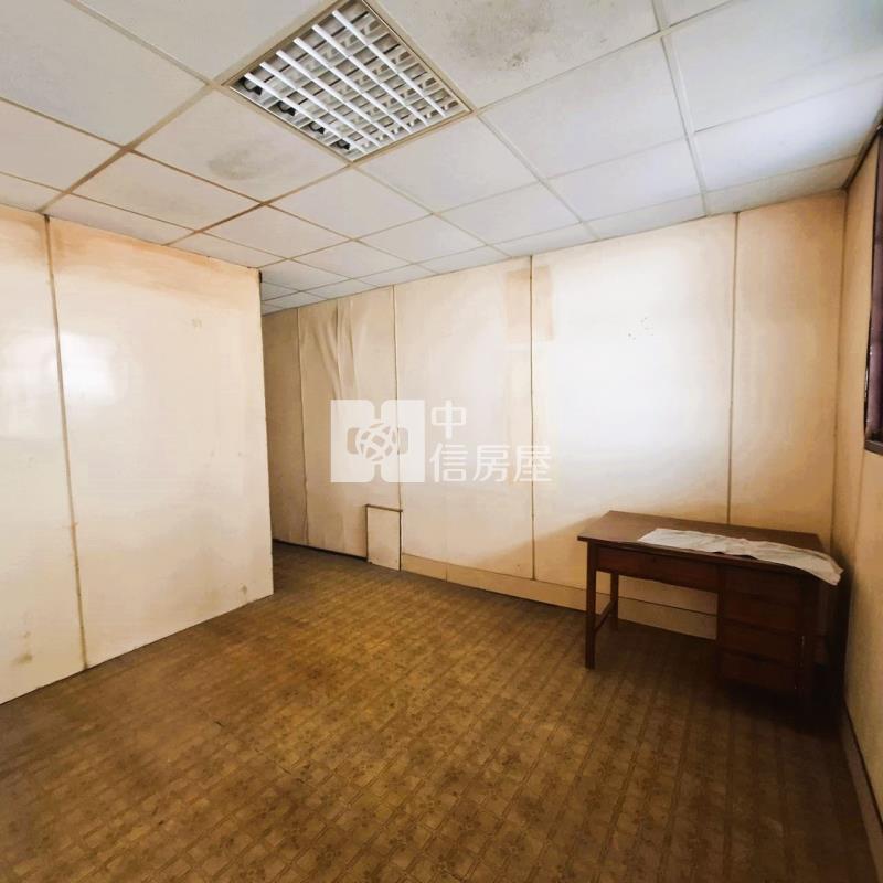 苓雅凱旋輕軌站透天房屋室內格局與周邊環境