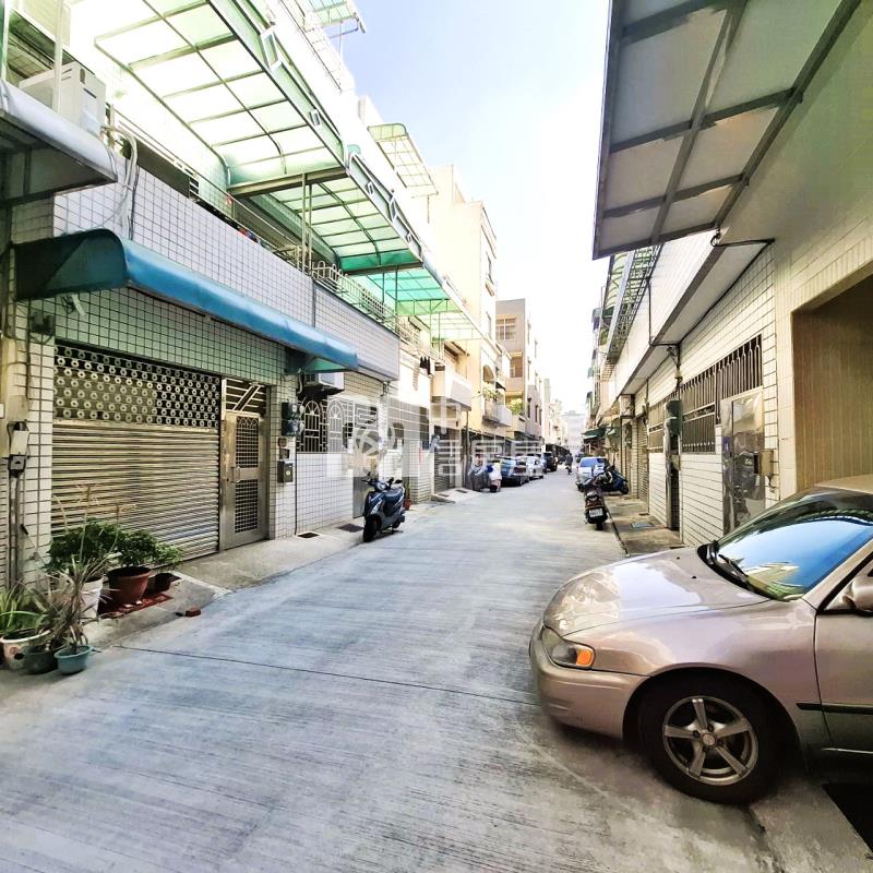 苓雅凱旋輕軌站透天房屋室內格局與周邊環境