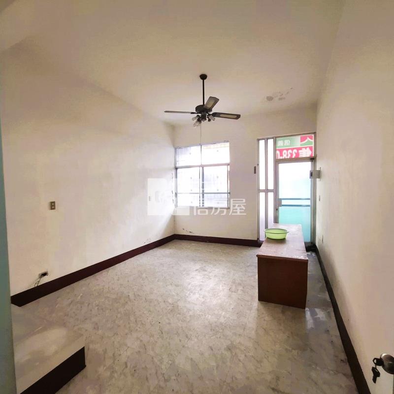 苓雅凱旋輕軌站透天房屋室內格局與周邊環境