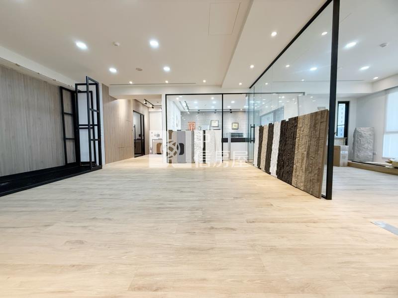 烏日高鐵ONE精品商辦雙平車(專任)房屋室內格局與周邊環境