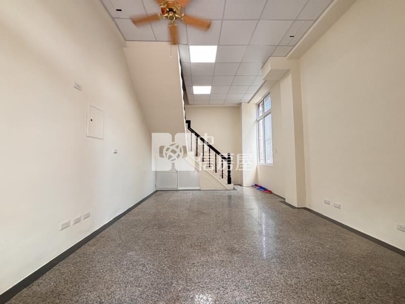 大里臨路邊間1+2+3F店住房屋室內格局與周邊環境