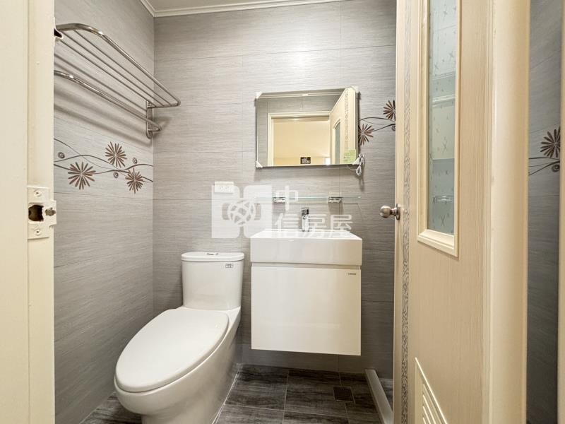 大里臨路邊間1+2+3F店住房屋室內格局與周邊環境