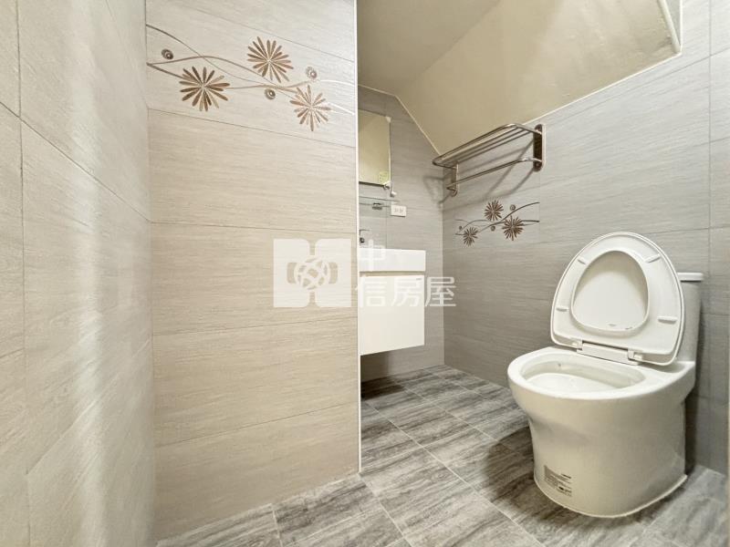 大里臨路邊間1+2+3F店住房屋室內格局與周邊環境