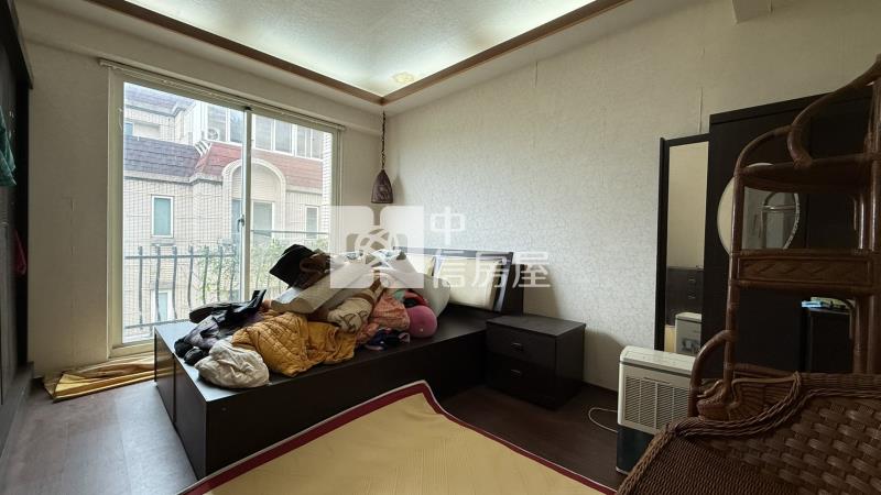 捷運三鶯線邊間美別墅房屋室內格局與周邊環境