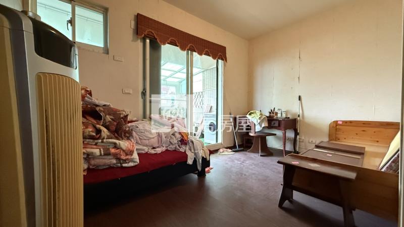 捷運三鶯線邊間美別墅房屋室內格局與周邊環境