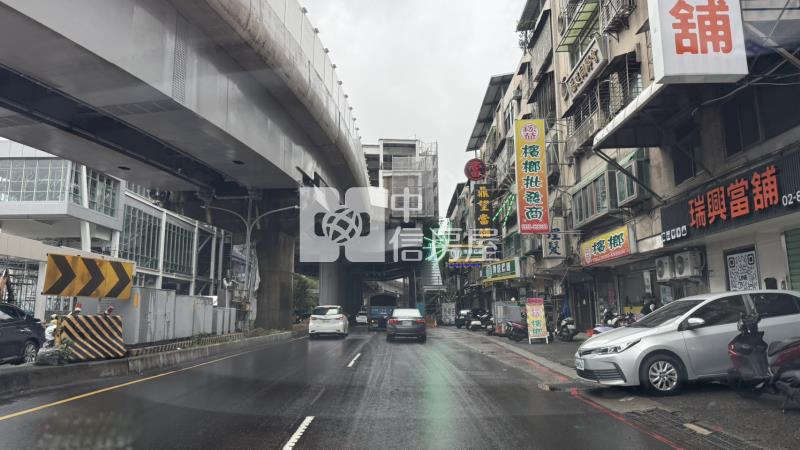 捷運三鶯線邊間美別墅房屋室內格局與周邊環境