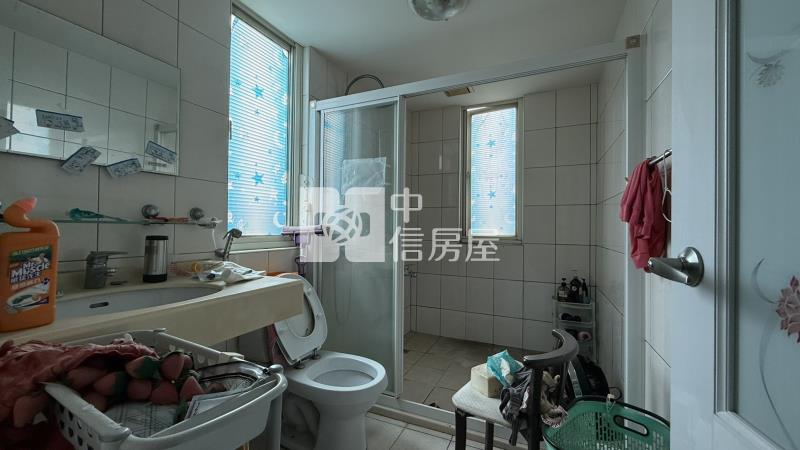 捷運三鶯線邊間美別墅房屋室內格局與周邊環境