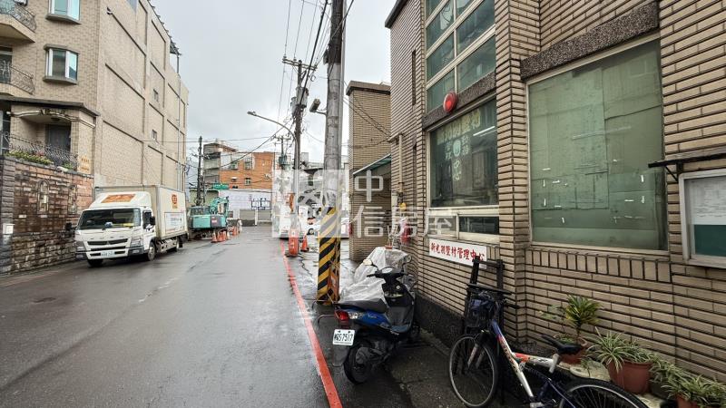 捷運三鶯線邊間美別墅房屋室內格局與周邊環境