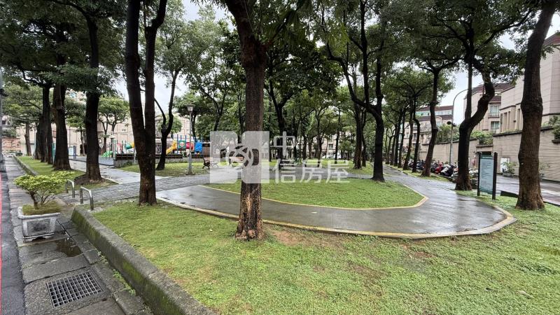 捷運三鶯線邊間美別墅房屋室內格局與周邊環境