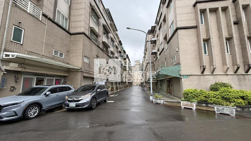 捷運三鶯線邊間美別墅房屋室內格局與周邊環境