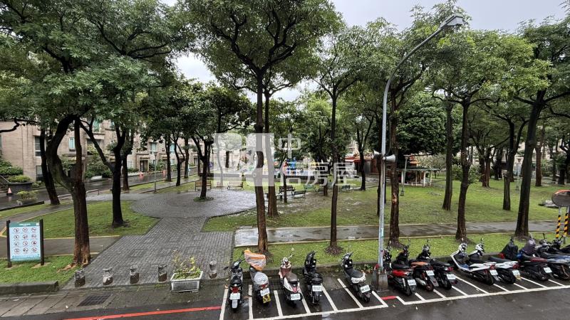 捷運三鶯線邊間美別墅房屋室內格局與周邊環境