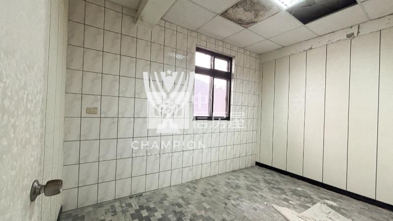 低總價復興路馬路邊學校旁4房房屋室內格局與周邊環境