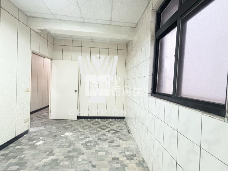 低總價復興路馬路邊學校旁4房房屋室內格局與周邊環境