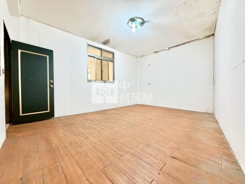 精武車站百坪邊間黃金大店面房屋室內格局與周邊環境