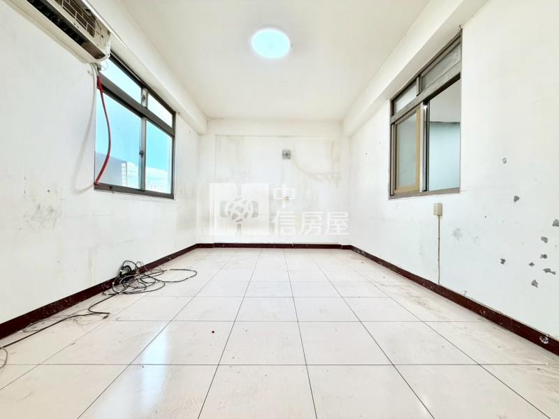 精武車站百坪邊間黃金大店面房屋室內格局與周邊環境