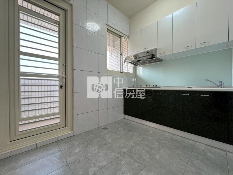 白宮畢卡索東山商圈全新整理大三房附車位房屋室內格局與周邊環境