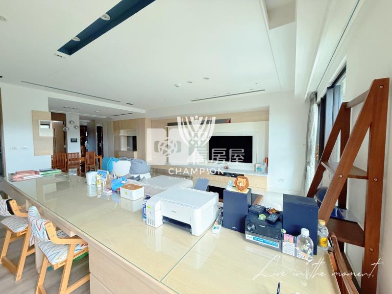 【冠軍】微笑陽光裝潢3+1房車房屋室內格局與周邊環境