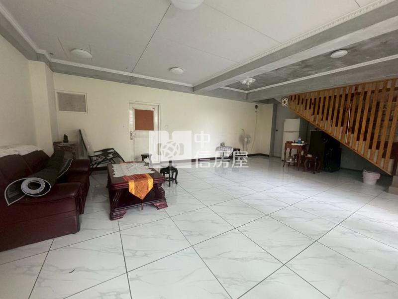 (A)台中沙鹿交流道旁的透天(中信卓越團隊)房屋室內格局與周邊環境