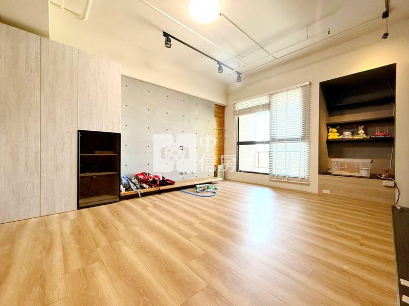 巨城三民3+1房連號雙平車房屋室內格局與周邊環境