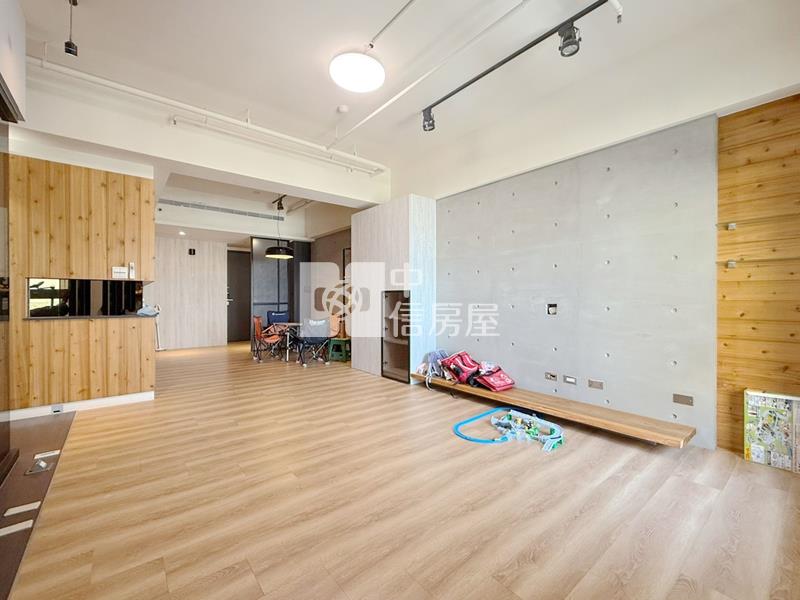 巨城三民3+1房連號雙平車房屋室內格局與周邊環境