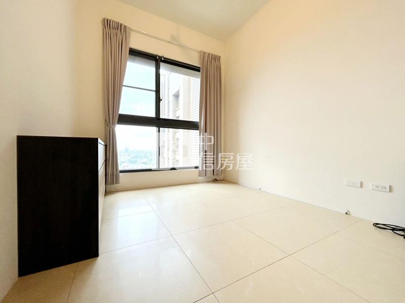 巨城三民3+1房連號雙平車房屋室內格局與周邊環境