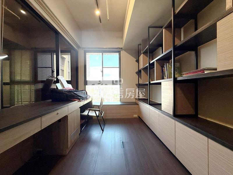 巨城三民3+1房連號雙平車房屋室內格局與周邊環境