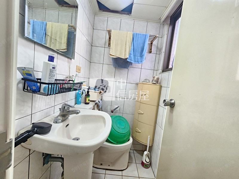 興進園道‧次頂樓3房大平車邊間戶房屋室內格局與周邊環境