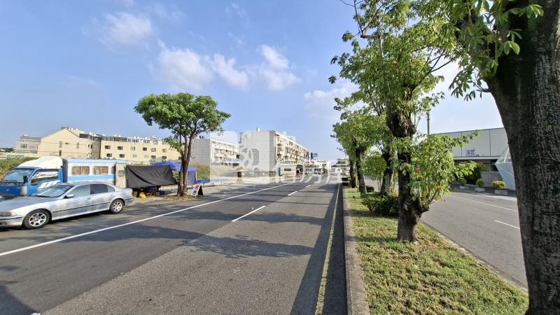 仁德中正路30米路面建地房屋室內格局與周邊環境