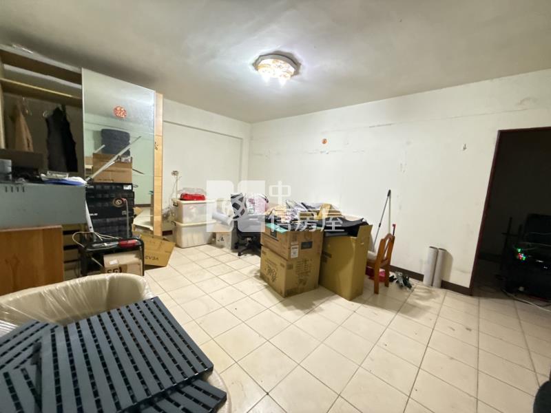 內壢前站面寬9米公寓1樓大3房門前方便停車房屋室內格局與周邊環境