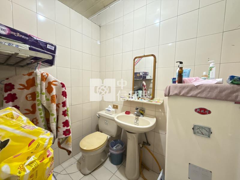 內壢前站面寬9米公寓1樓大3房門前方便停車房屋室內格局與周邊環境