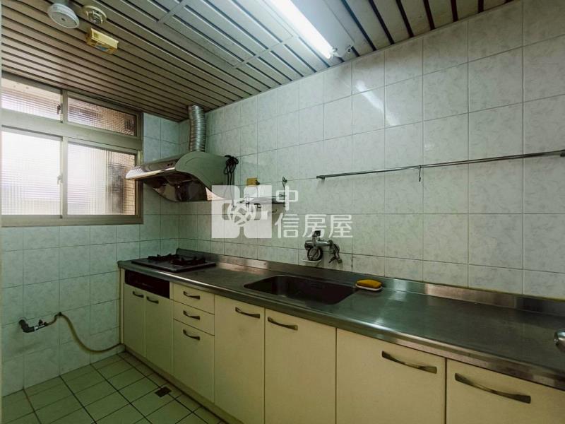 秀泰旁福聯新城高樓美華廈房屋室內格局與周邊環境