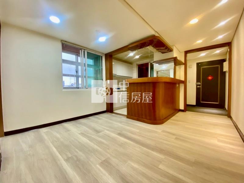 近中壢戶政＂典藏歐洲＂樓中樓採光3房車房屋室內格局與周邊環境