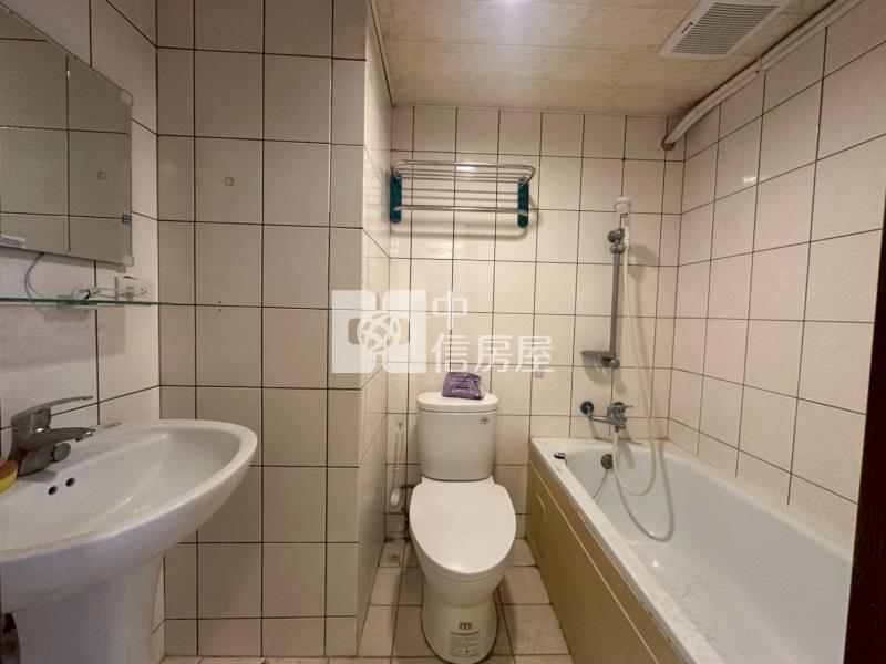 近中壢戶政＂典藏歐洲＂樓中樓採光3房車房屋室內格局與周邊環境