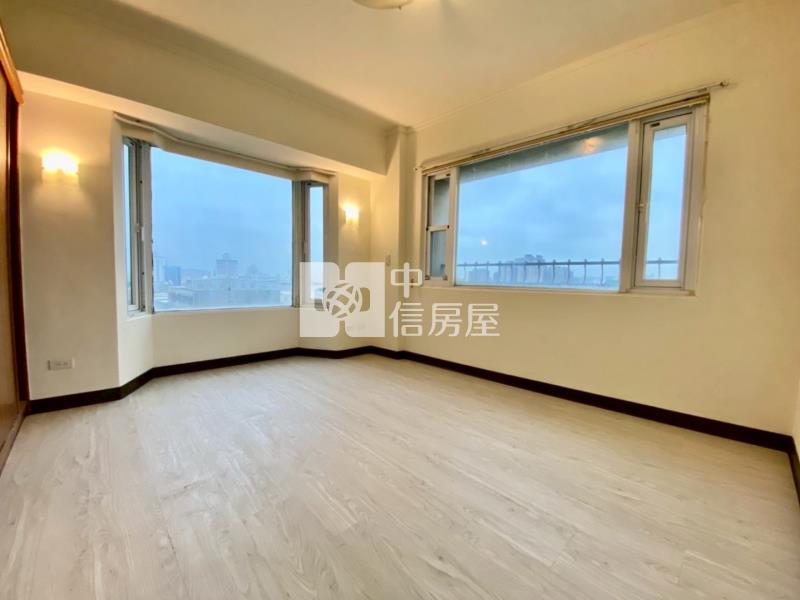 近中壢戶政＂典藏歐洲＂樓中樓採光3房車房屋室內格局與周邊環境