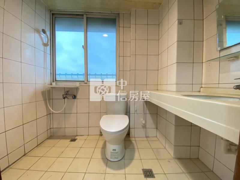 近中壢戶政＂典藏歐洲＂樓中樓採光3房車房屋室內格局與周邊環境