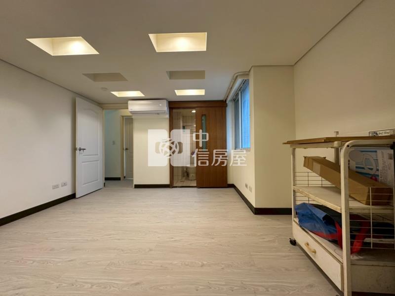 近中壢戶政＂典藏歐洲＂樓中樓採光3房車房屋室內格局與周邊環境