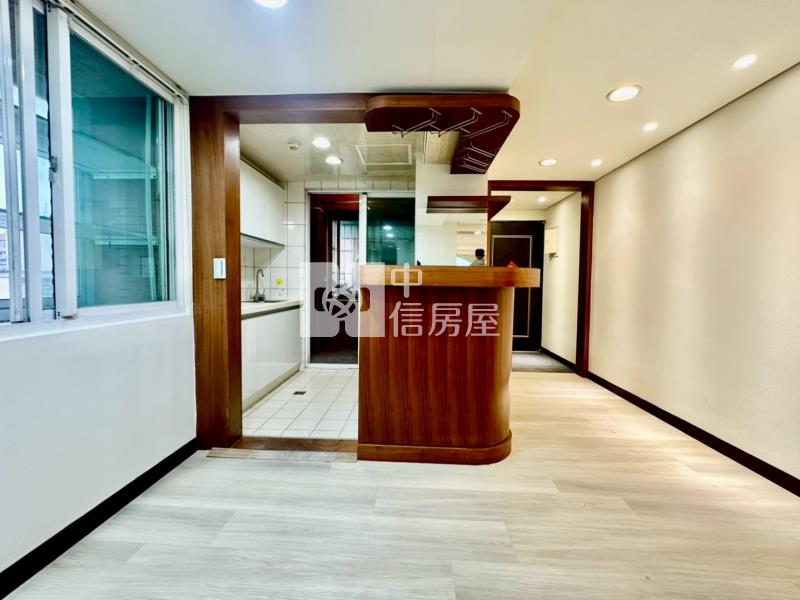 近中壢戶政＂典藏歐洲＂樓中樓採光3房車房屋室內格局與周邊環境