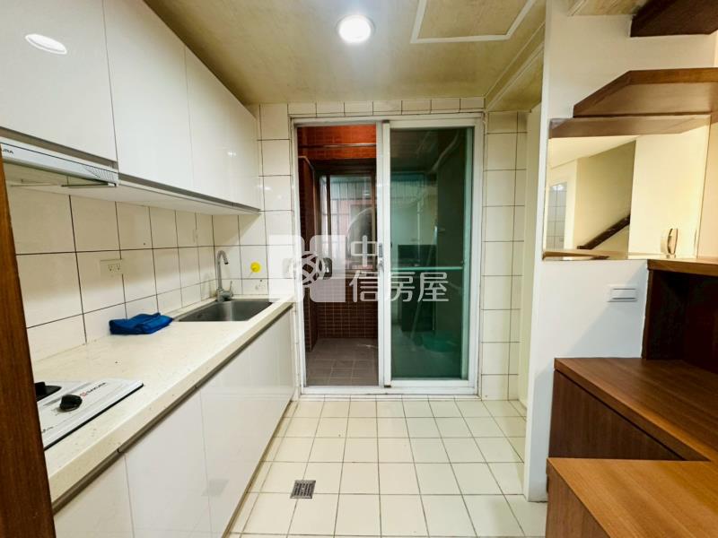 近中壢戶政＂典藏歐洲＂樓中樓採光3房車房屋室內格局與周邊環境