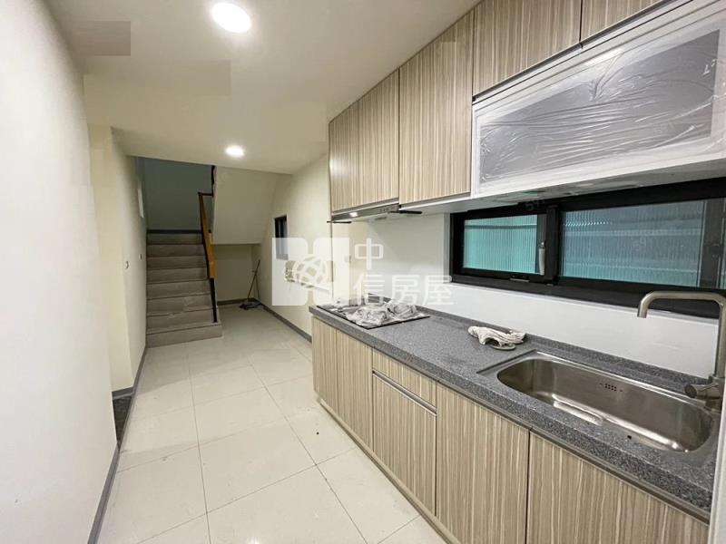 桃園國中旁整新4房美寓房屋室內格局與周邊環境