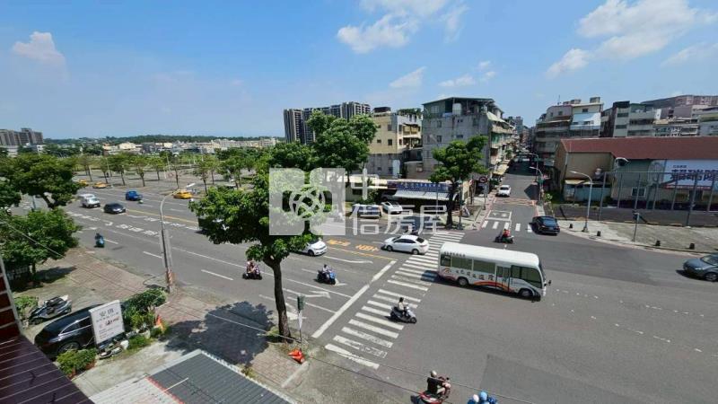 小港森林公園正路上大地坪大面寬便宜金店面房屋室內格局與周邊環境